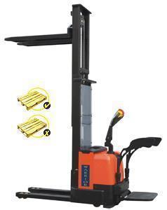 Self Propelled Straddle Stacker
