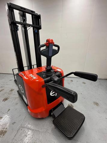 Warrior RSC082 800kg Pedestrian Counterbalanced Stacker with tilt 3.0m - main image
